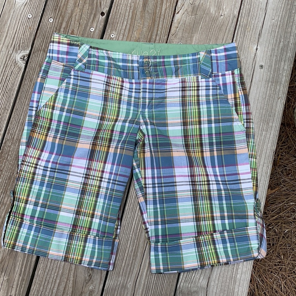 Rue 21 Bermuda Shorts Size 7/8 EUC